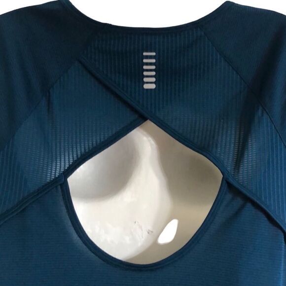 Under Armour Open Back Heat Gear Geometric Print Top Size Medium - Picture 6 of 8